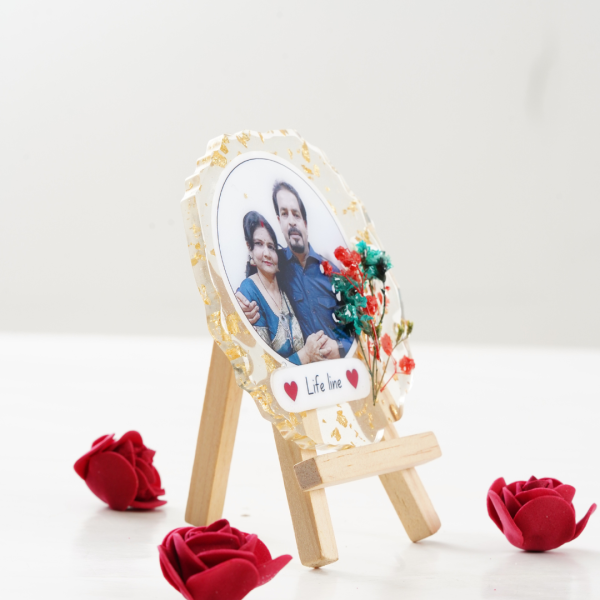 Heartfelt Personalized Resin Couple Art - Custom Circular Gift