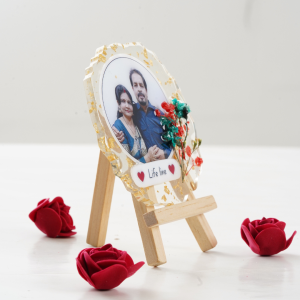 Heartfelt Personalized Resin Couple Art - Custom Circular Gift